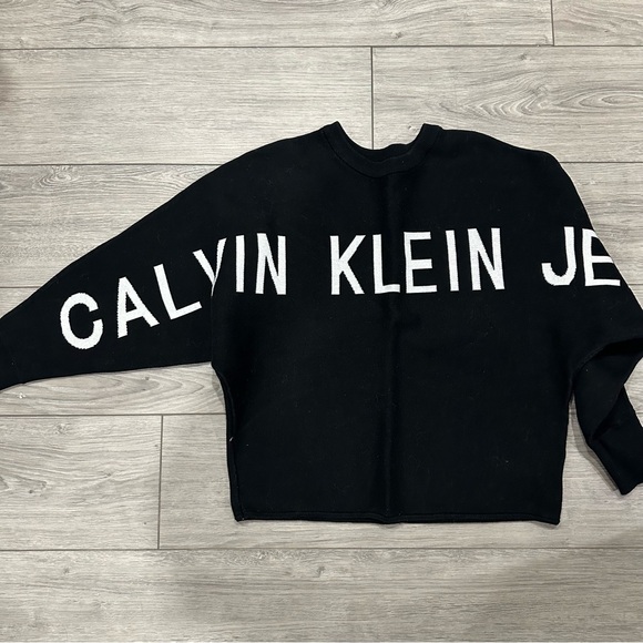 Calvin Klein Sweater - Picture 1 of 3